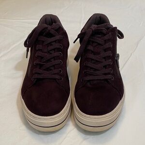 Cloudsteppers by Clarks Women's Dark Maroon Sneakers - Audreigh Sky